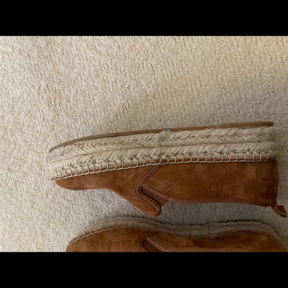 Shoes 👟 - Picture 3 of 5